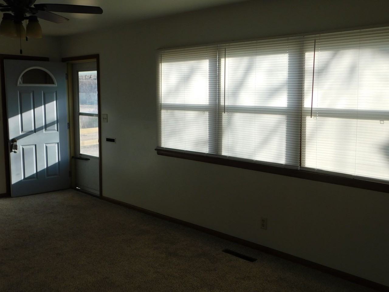 1227 N School St - Photo 3 of 17