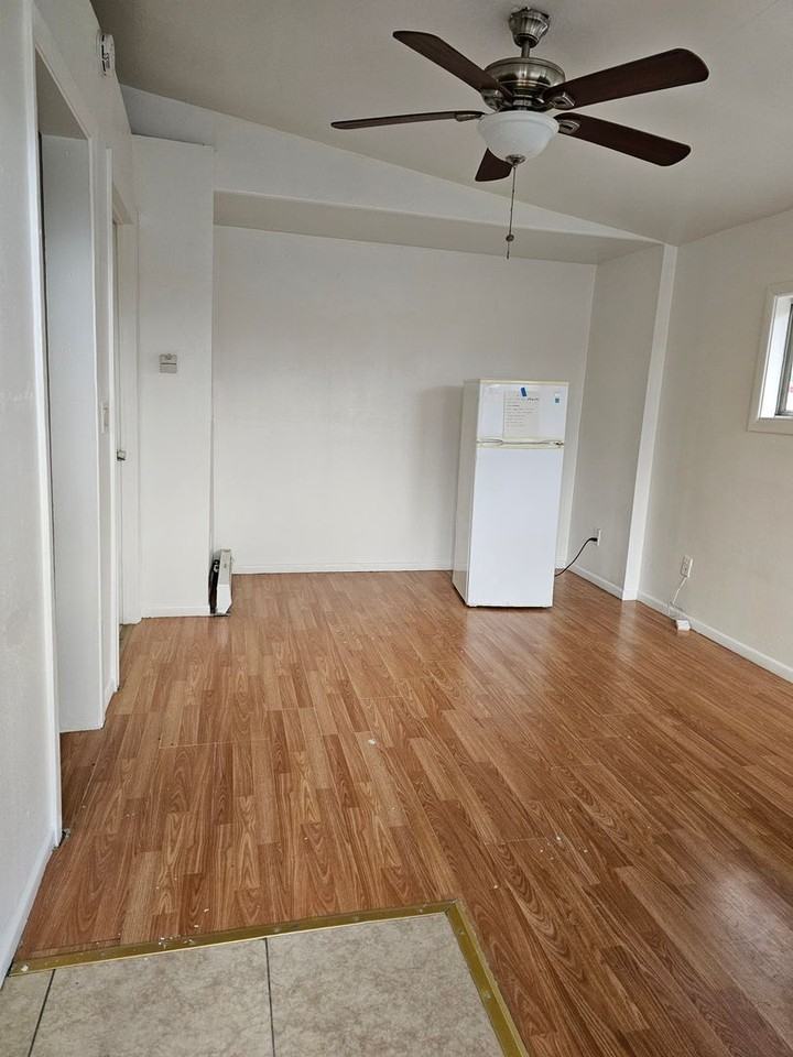 13955 Lakeshore Dr #3 - Photo 3 of 12