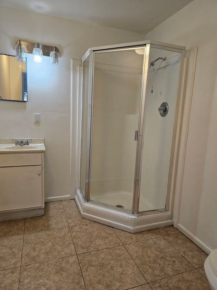 13955 Lakeshore Dr #3 - Photo 7 of 12