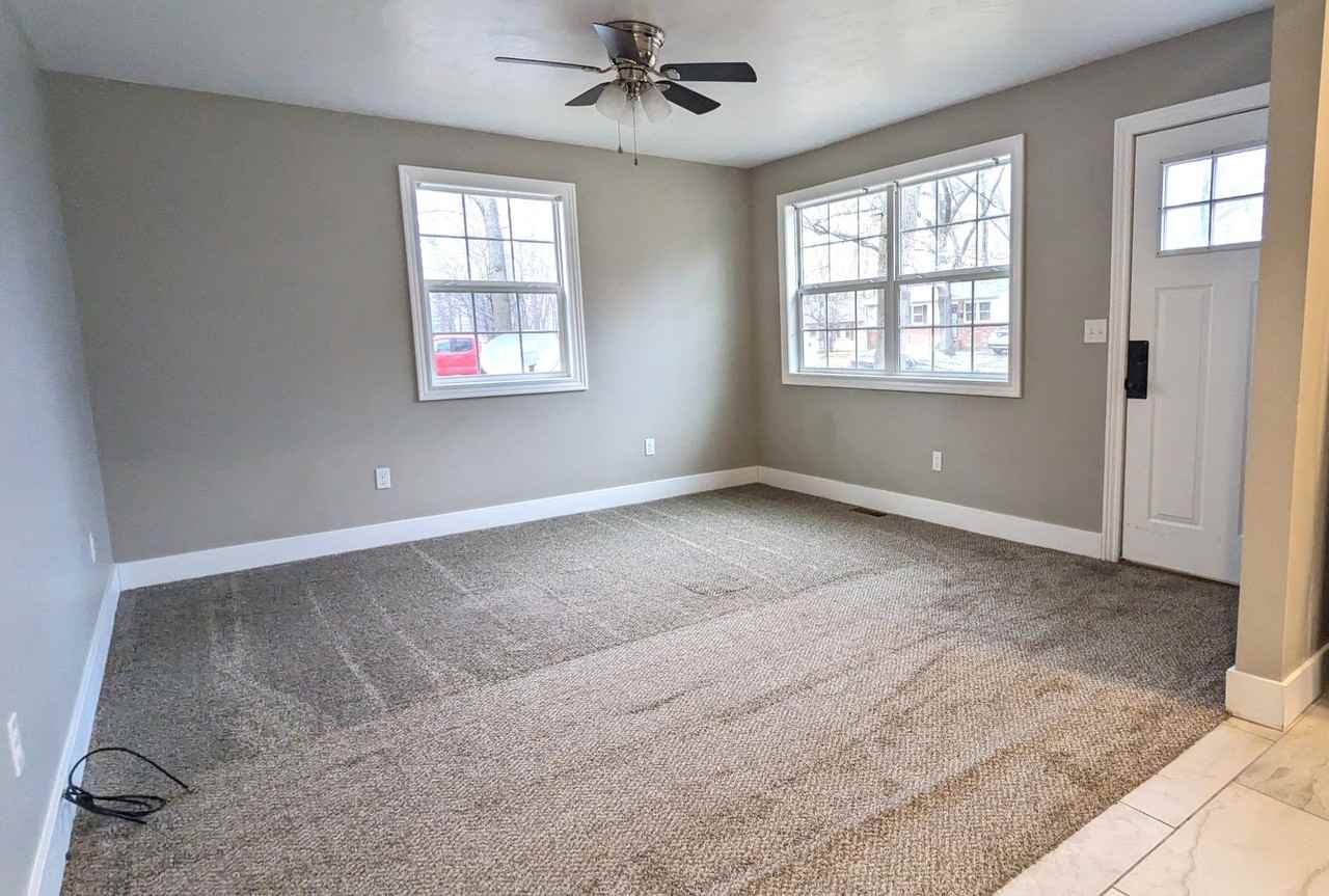 2131 Austin St - Photo 3 of 10