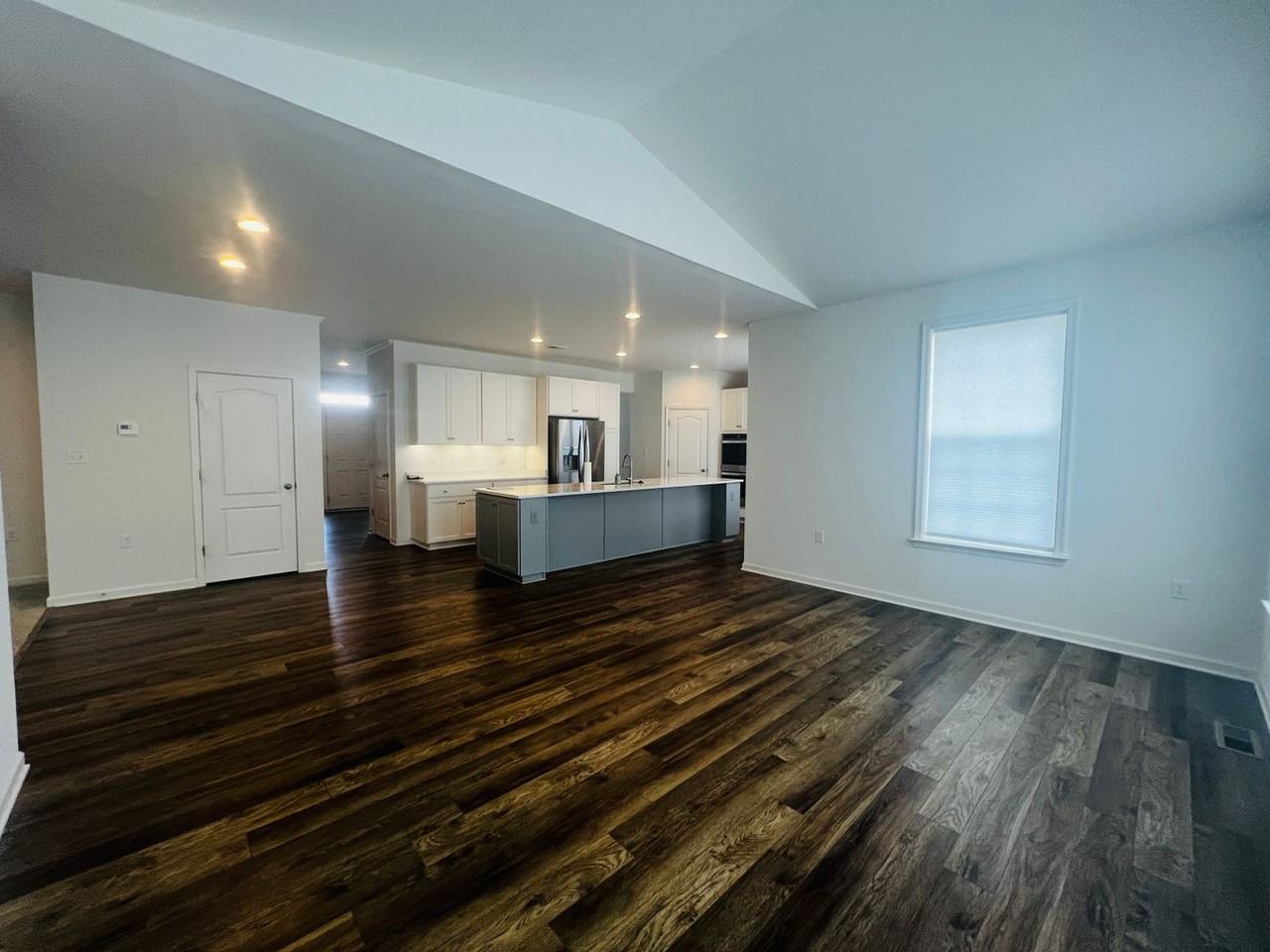 33 Grafton Ct - Photo 2 of 37