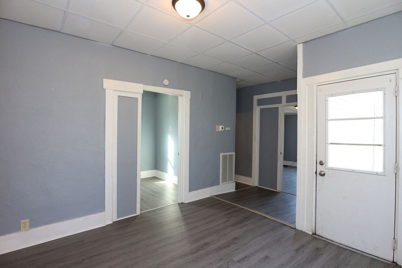 321 S Main St - Photo 2 of 9