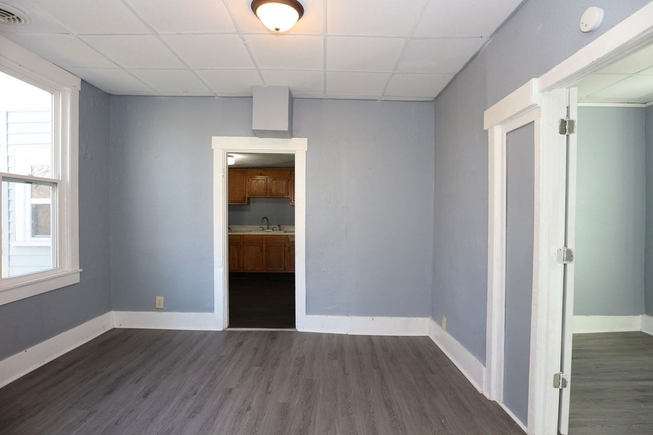 321 S Main St - Photo 3 of 9