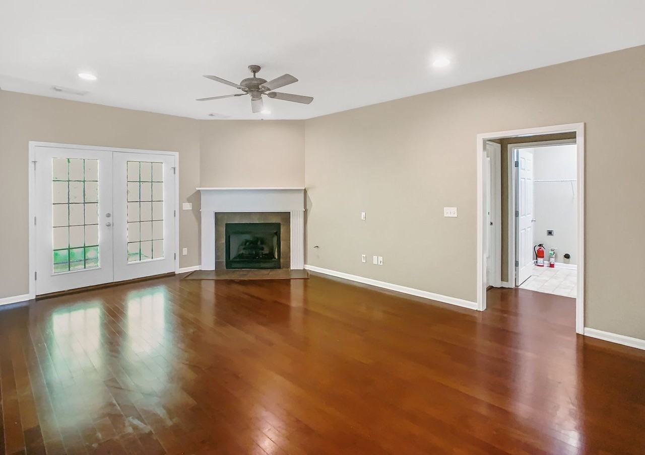 2323 43rd Ave - Photo 3 of 20