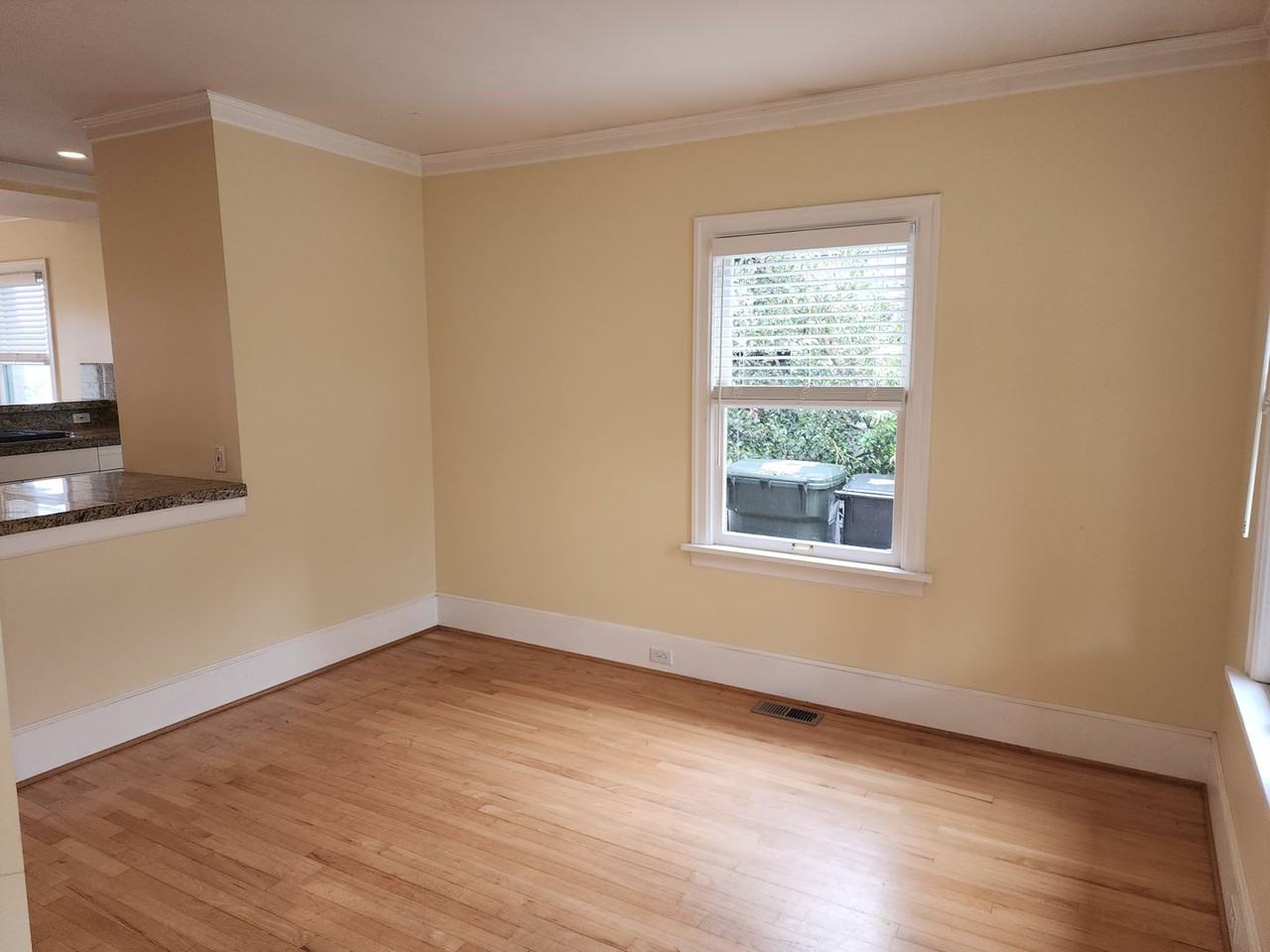 2705 11th Ave W - Photo 5 of 35