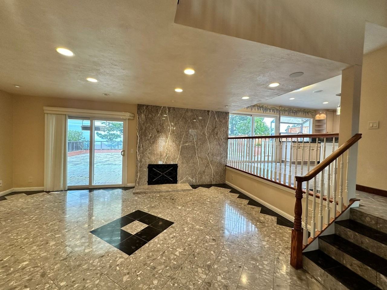 2576 Somerset Dr - Photo 3 of 26