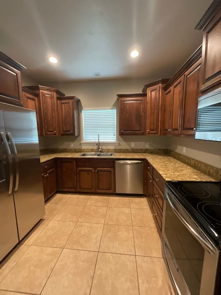 522 Hickory Ridge Rd - Photo 3 of 16