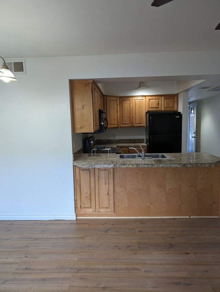 3200 S Litzler Dr #10