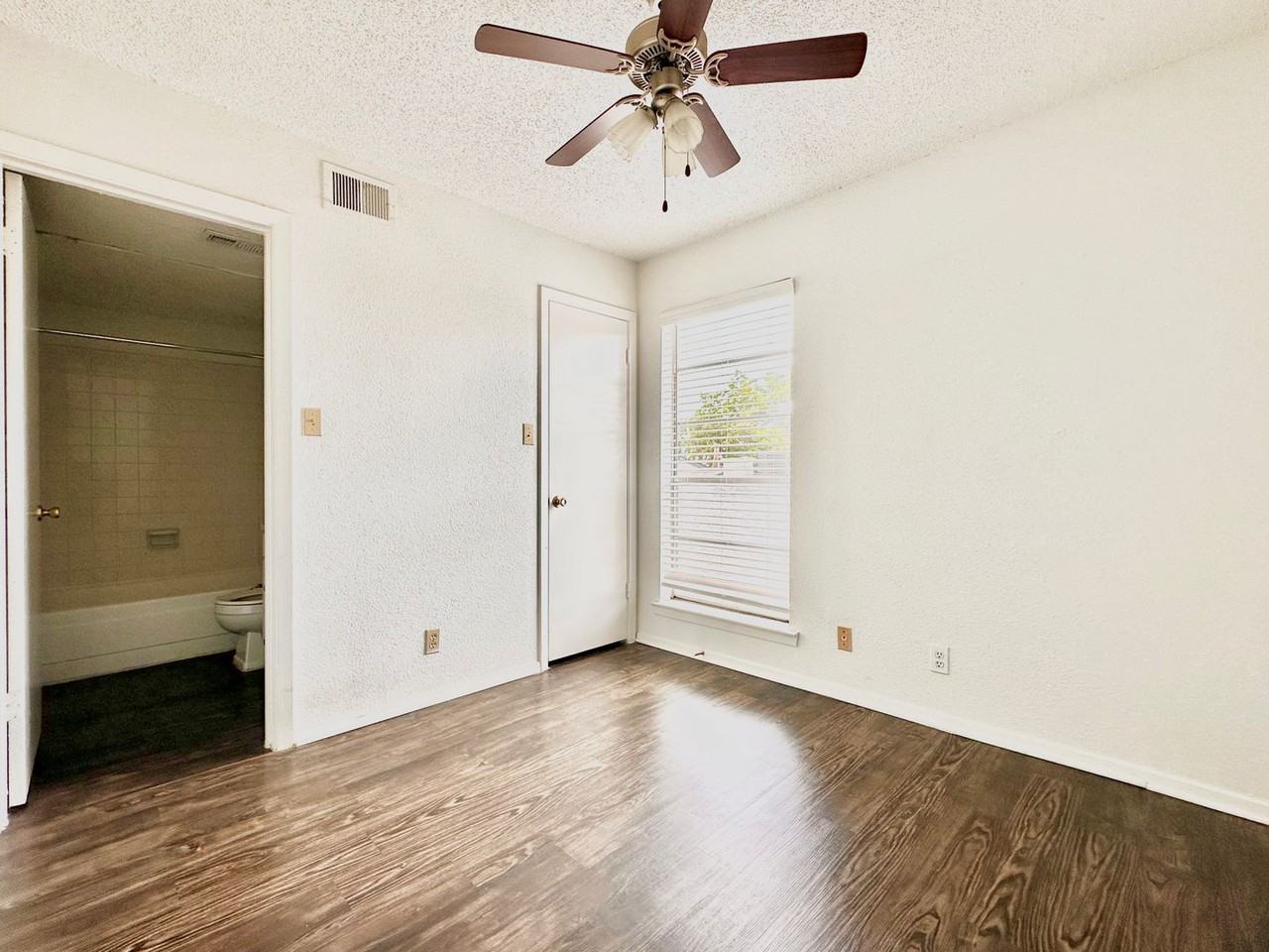 2803 Hemphill Park #B306 - Photo 3 of 7