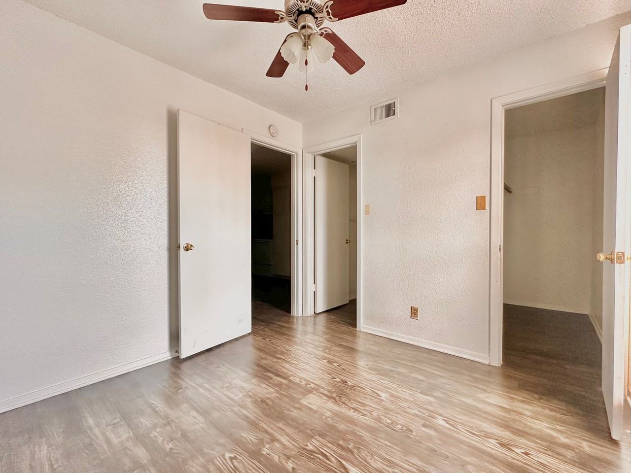2803 Hemphill Park #B306 - Photo 4 of 7