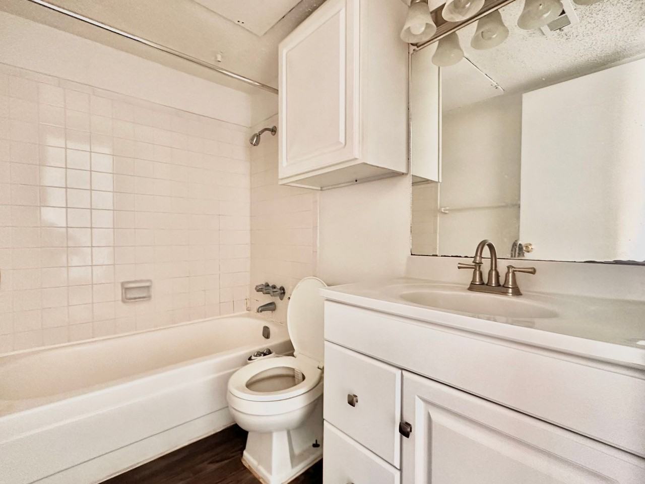 2803 Hemphill Park #B306 - Photo 6 of 7