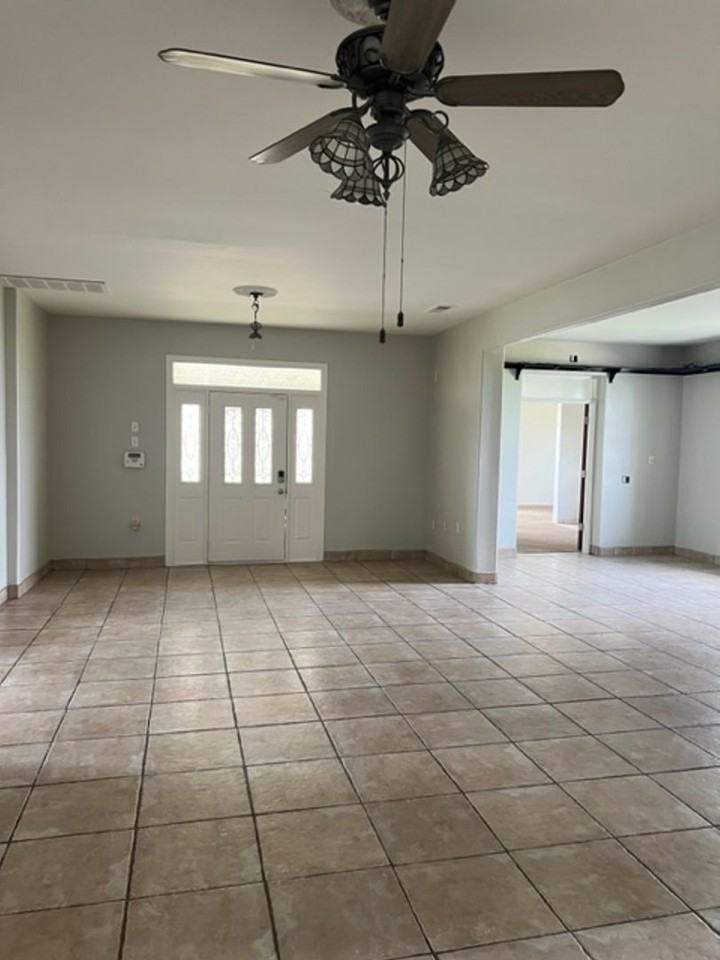 1002 E Hosking Ave - Photo 2 of 11