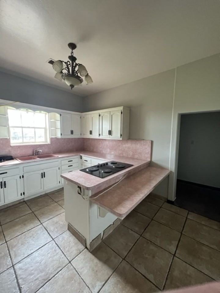 1002 E Hosking Ave - Photo 4 of 11