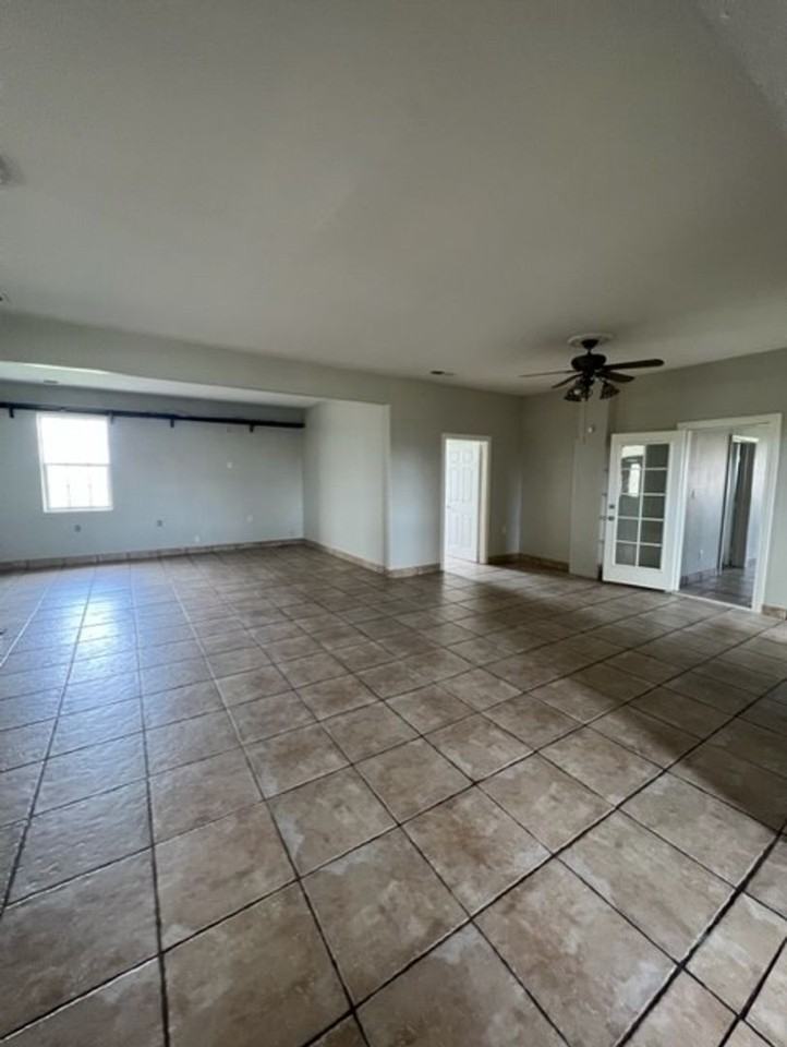 1002 E Hosking Ave - Photo 6 of 11