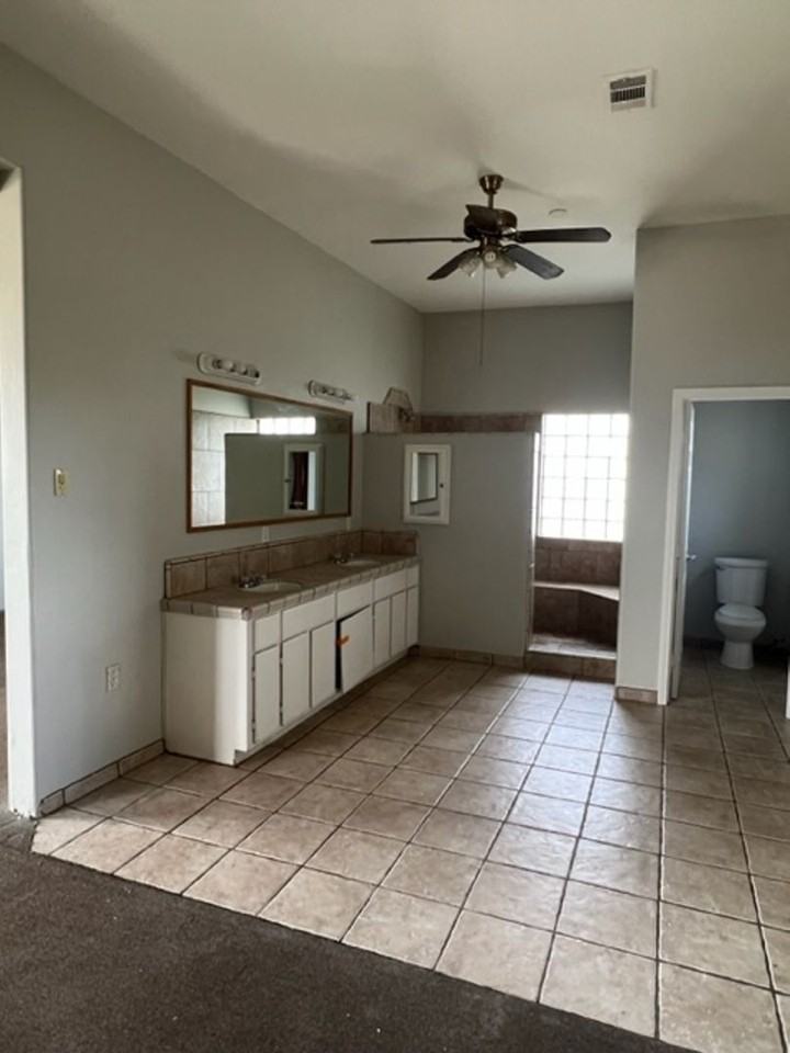 1002 E Hosking Ave - Photo 7 of 11