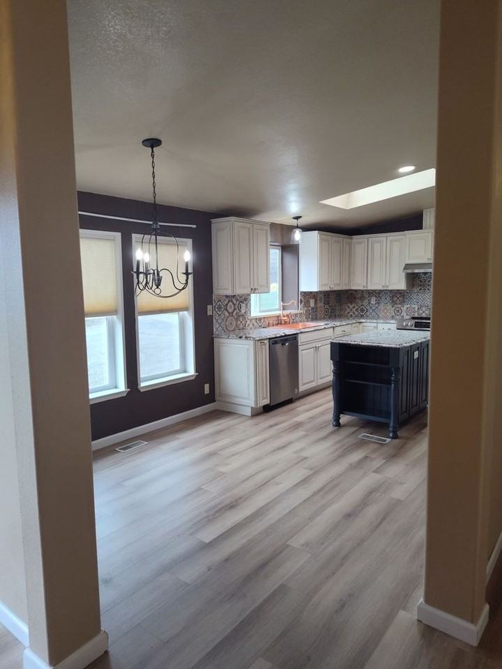 20296 Clearwater Dr - Photo 7 of 29