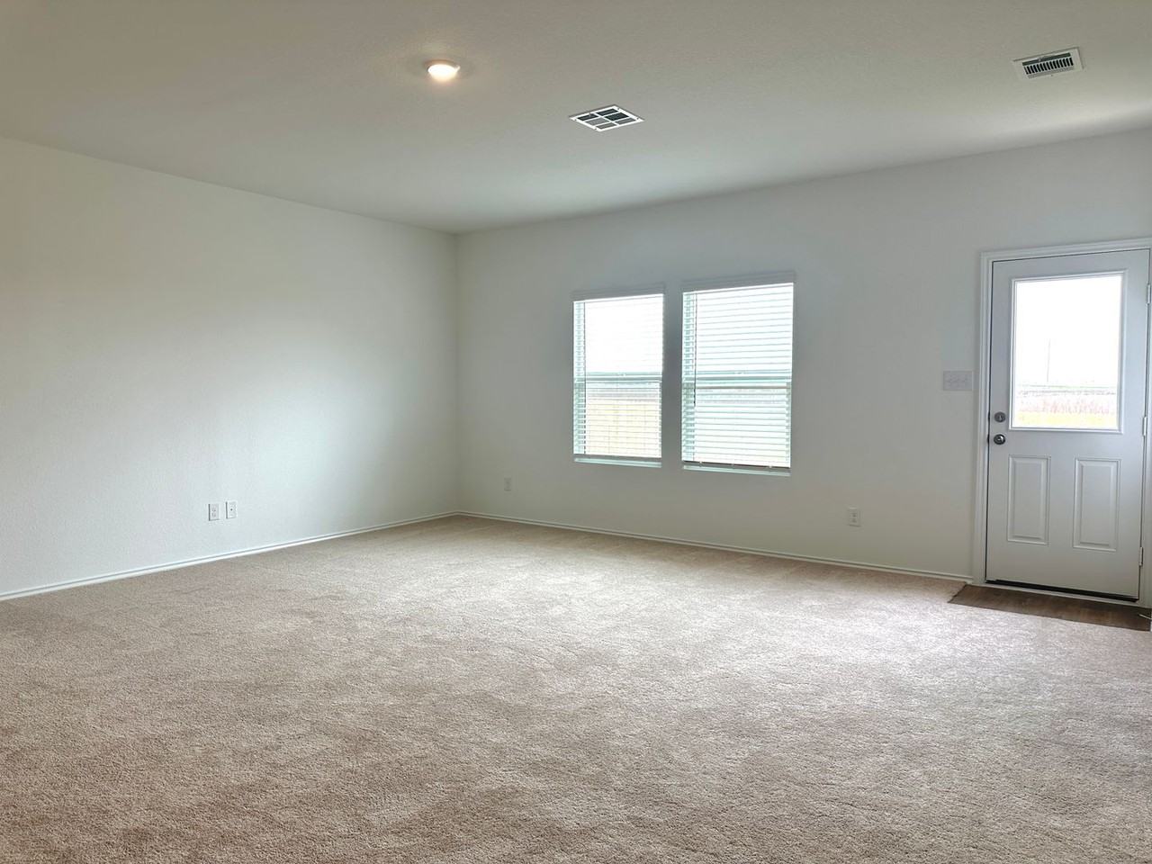 876 Rancho Del Cielo Loop - Photo 6 of 27