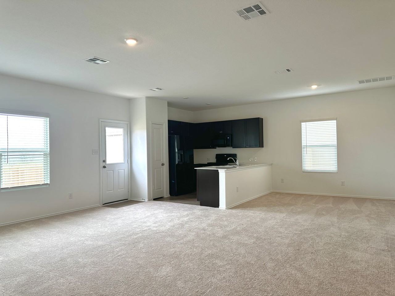 876 Rancho Del Cielo Loop - Photo 7 of 27