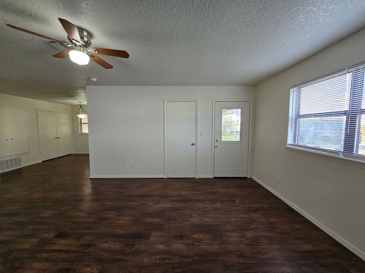 807 N Beard Ave - Photo 3 of 33