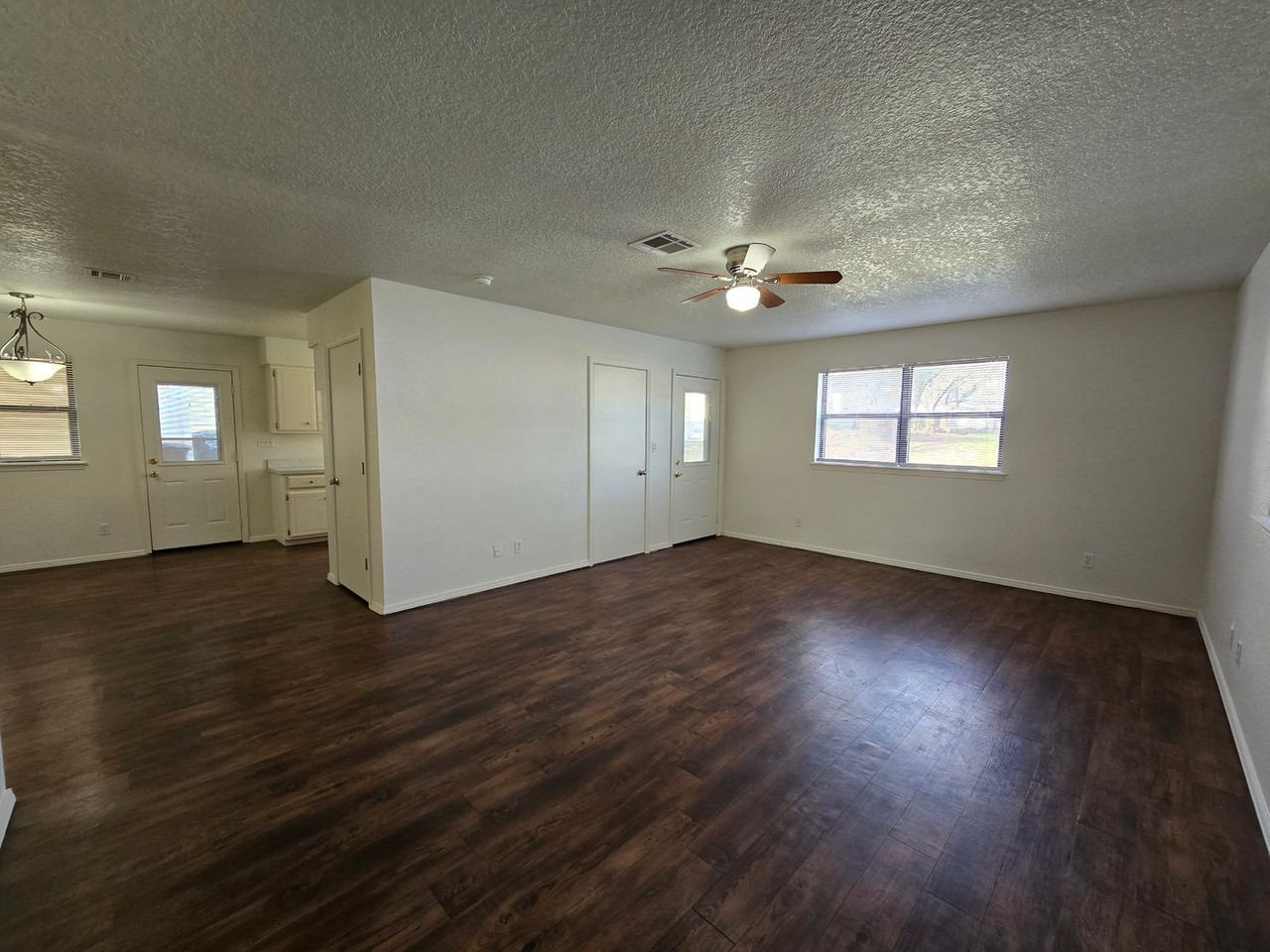 807 N Beard Ave - Photo 4 of 33