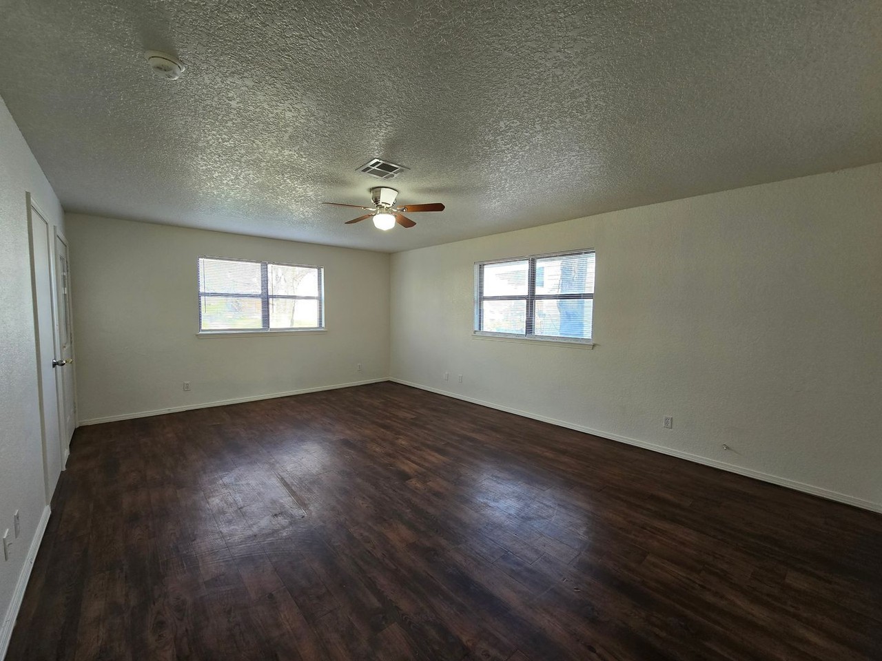 807 N Beard Ave - Photo 5 of 33