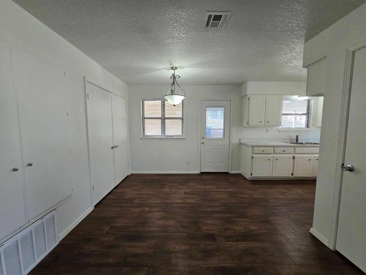 807 N Beard Ave - Photo 7 of 33