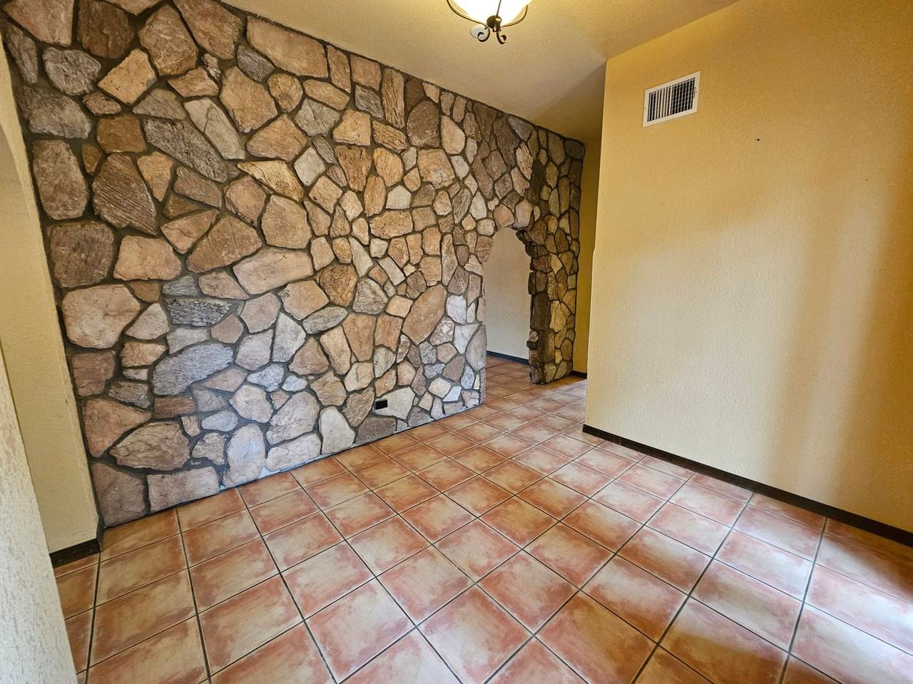 8 High Sierra Dr - Photo 2 of 26