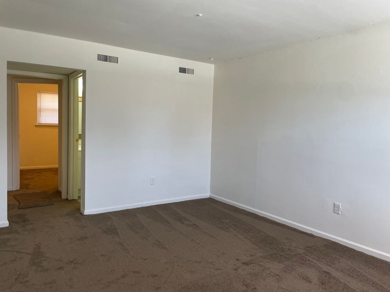 202 Eastman Ave - Photo 2 of 15