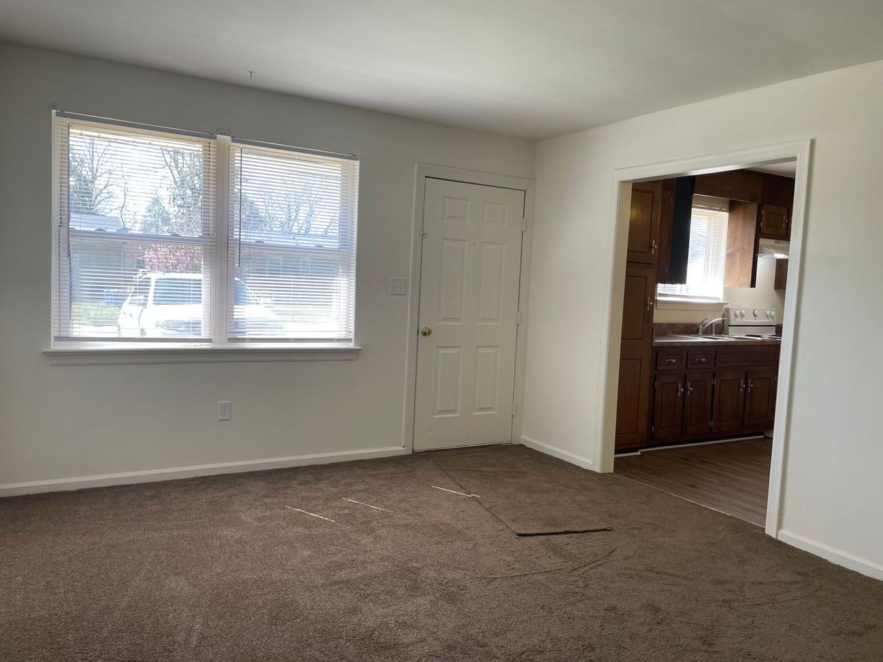 202 Eastman Ave - Photo 3 of 15