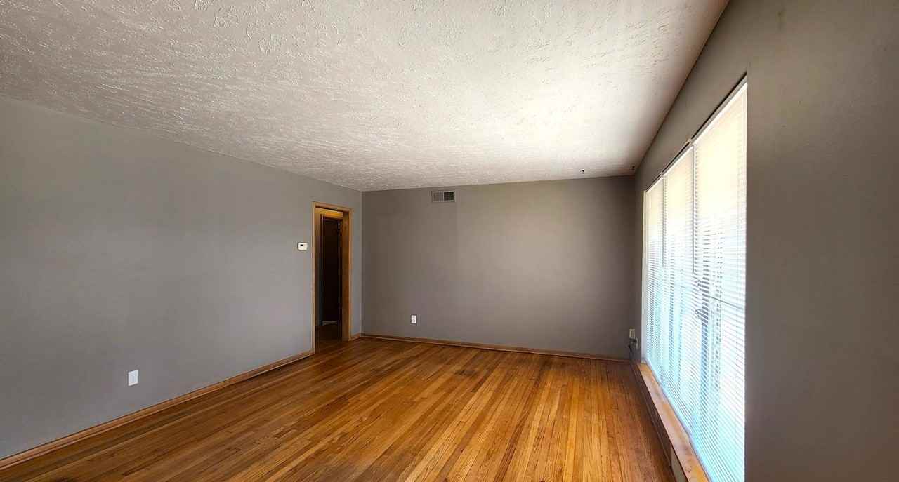 209 W Coe Dr - Photo 6 of 38