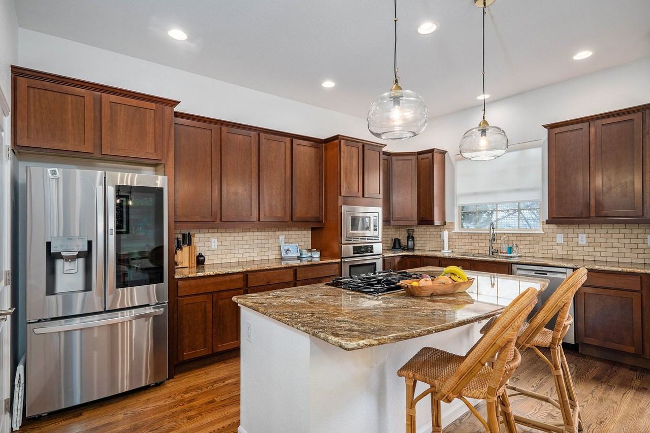 7855 Vallagio Ln - Photo 3 of 21