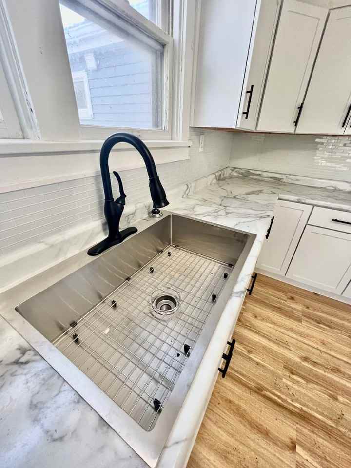 416 Henry St - Photo 5 of 44