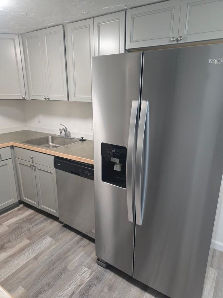 2180 Roosevelt Blvd - Photo 4 of 22