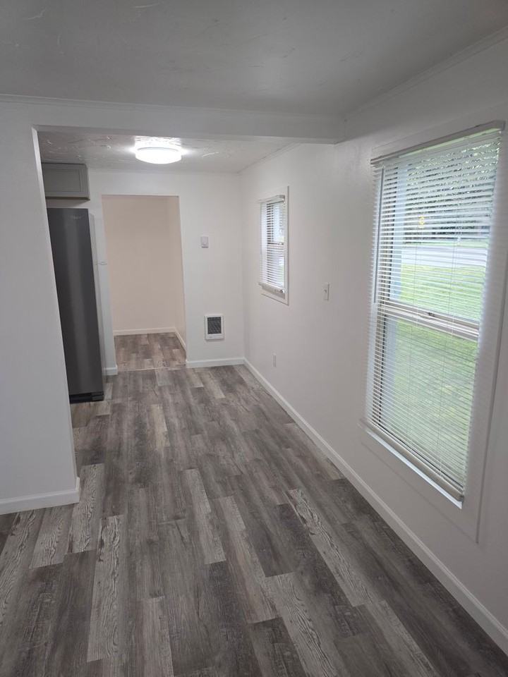 2180 Roosevelt Blvd - Photo 5 of 22