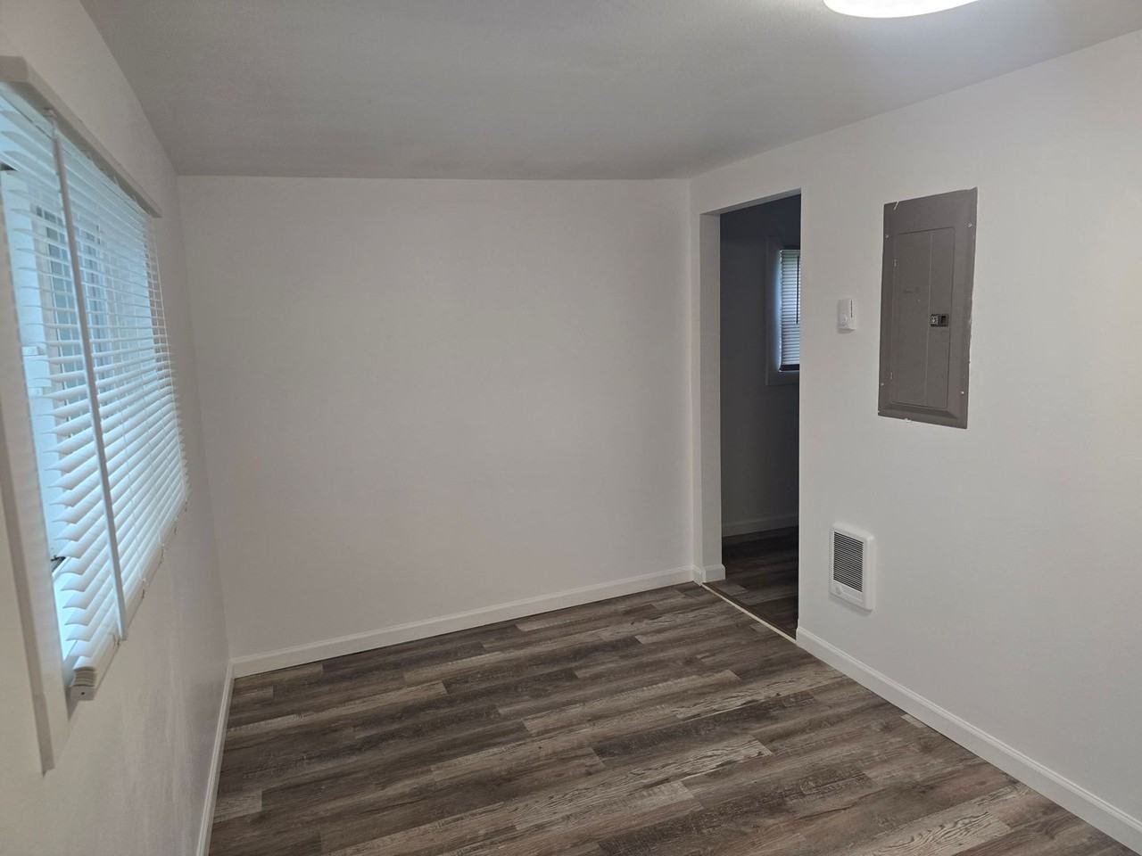 2180 Roosevelt Blvd - Photo 7 of 22