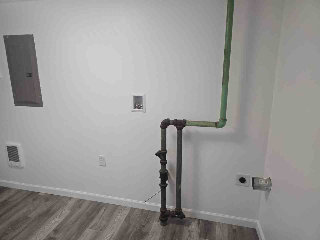 2180 Roosevelt Blvd - Photo 6 of 22