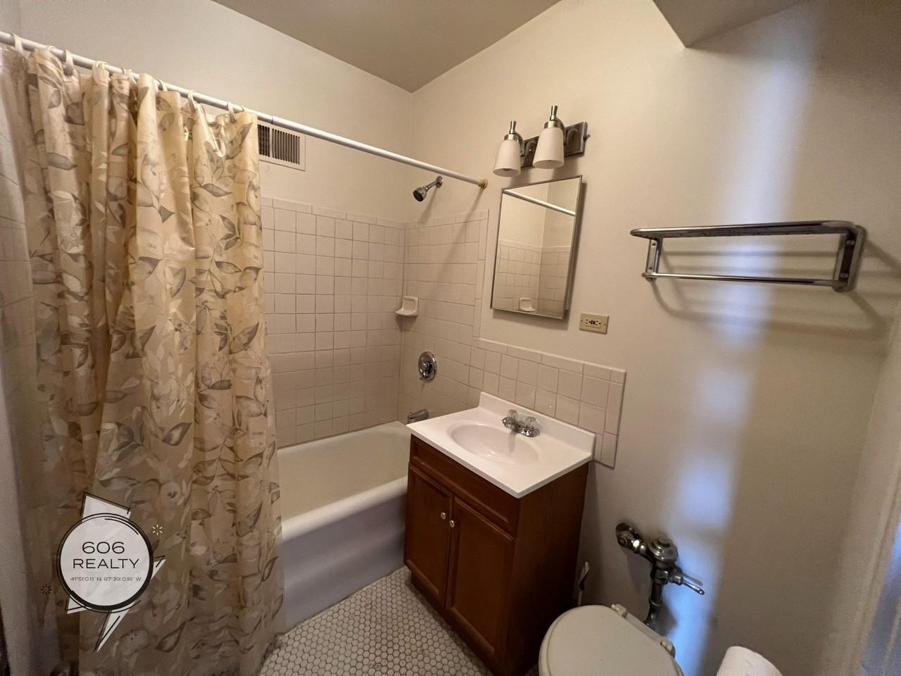 Bright and Sunny Forest Park Apts! - Photo 4 of 22
