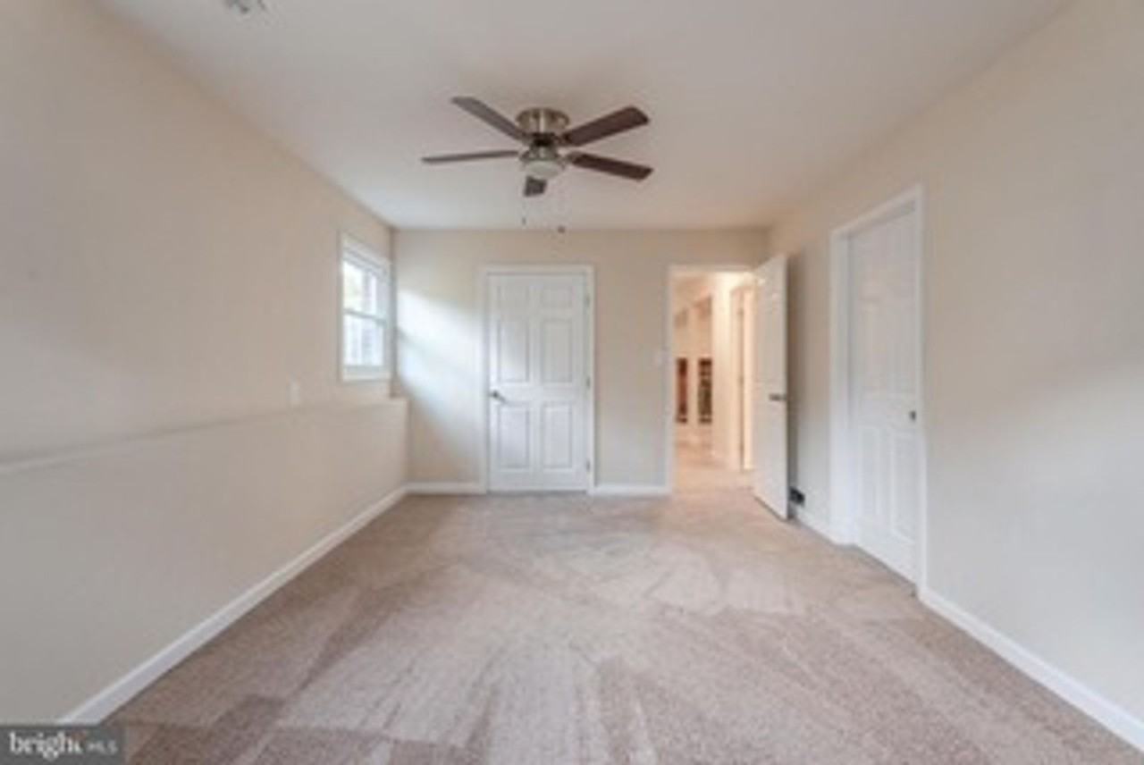 1013 Eastern View Dr - Photo 5 of 17