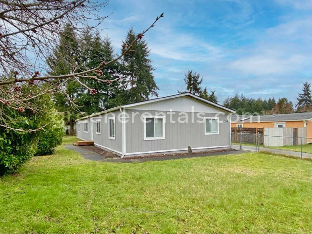 6733 5th Ct Se - Photo 2 of 34