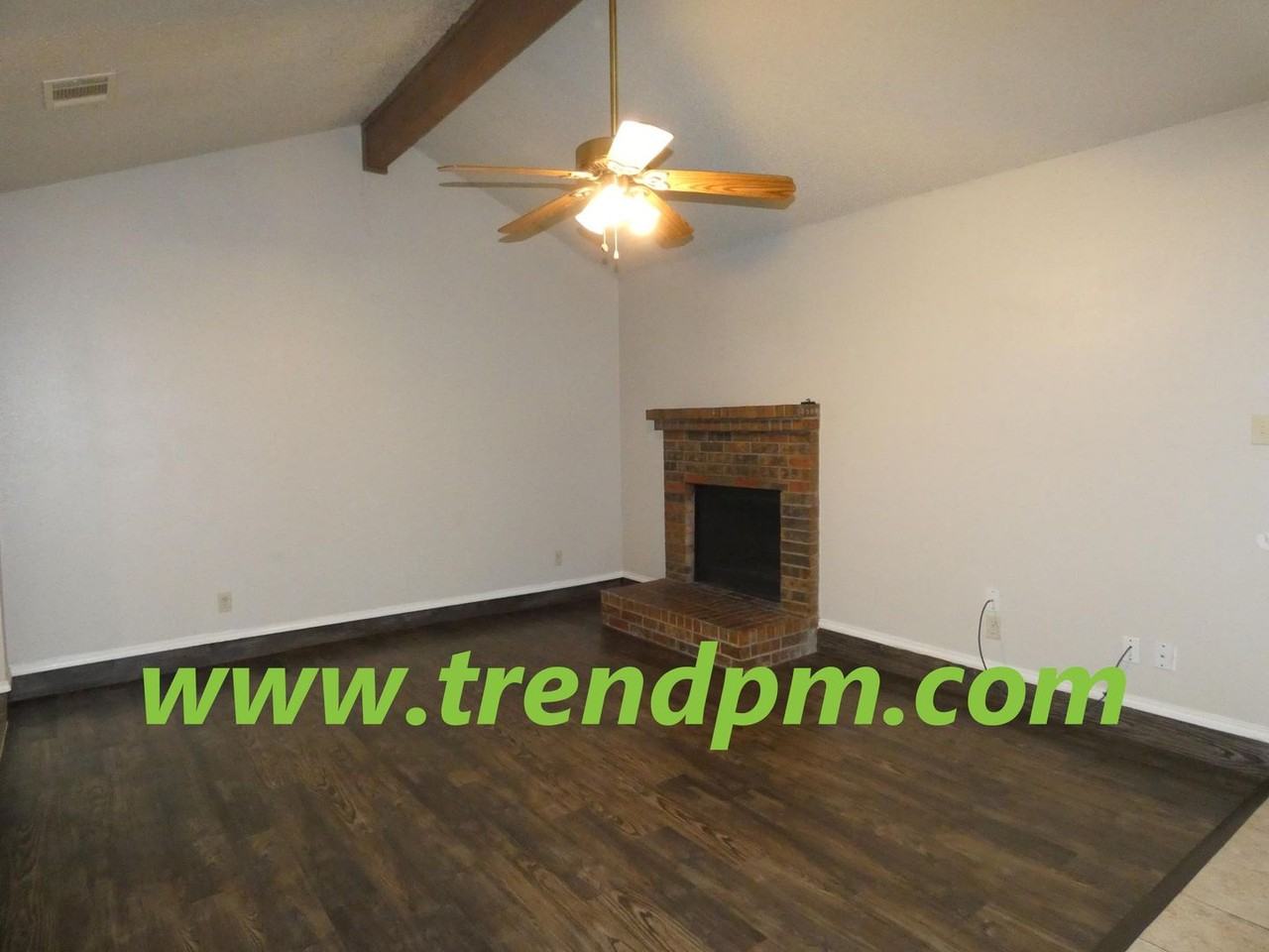 412 Asbury Dr - Photo 3 of 13