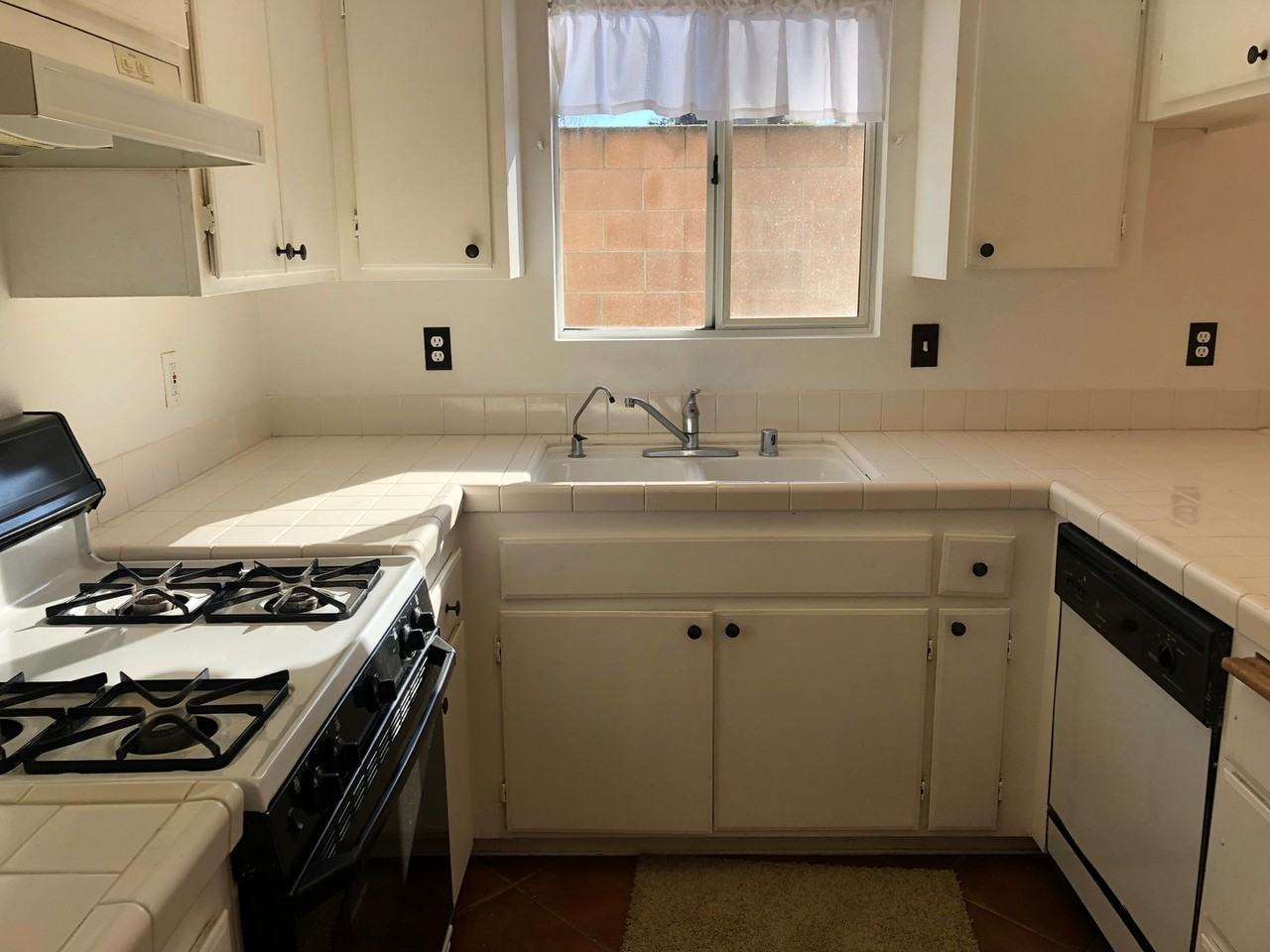 2240 Hanover Way - Photo 3 of 18