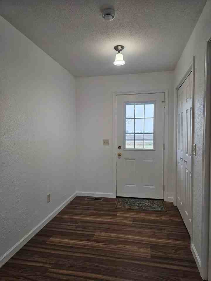 17781 Silverwood Rd - Photo 2 of 32