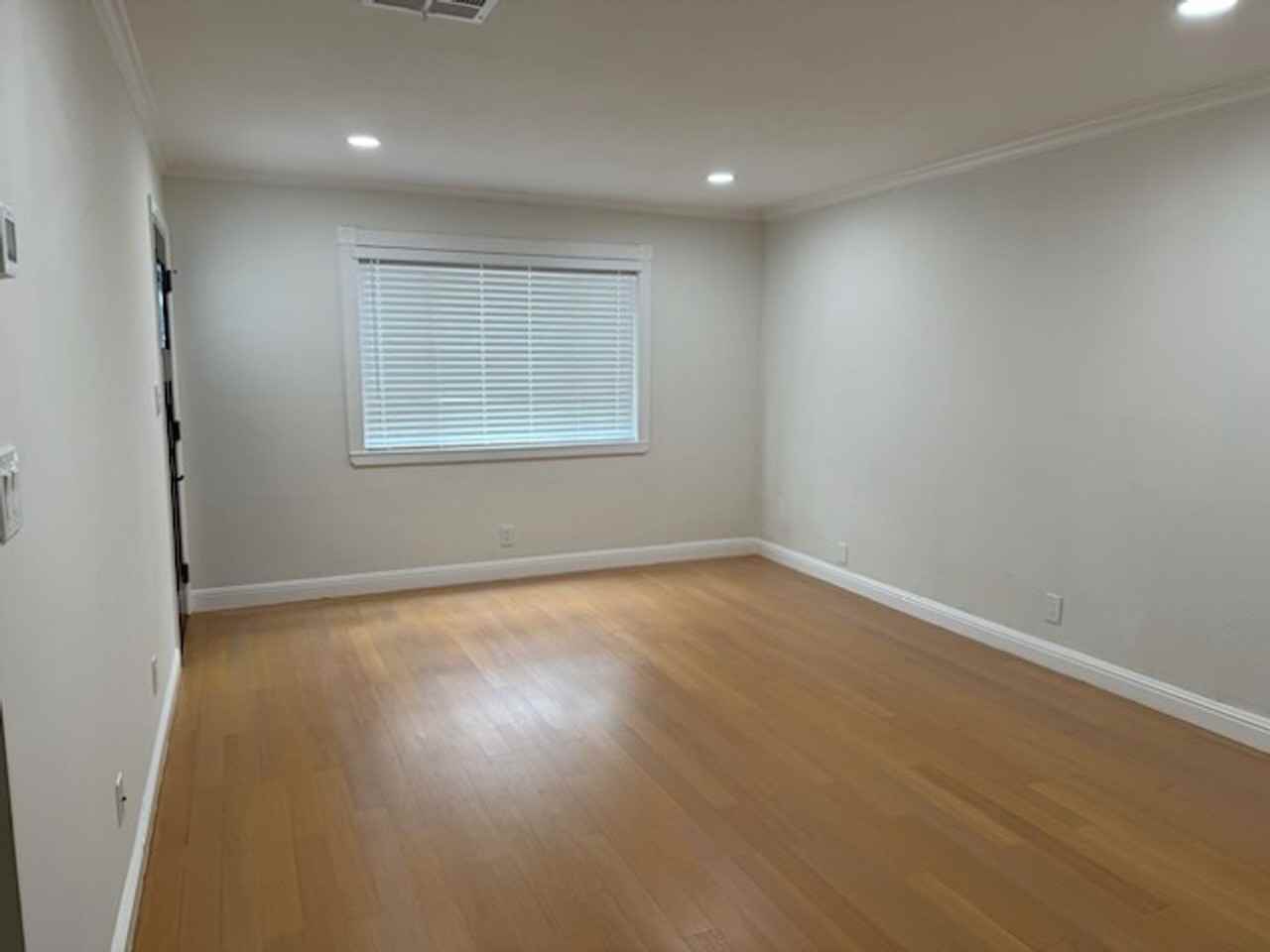 1121 Miller Ave - Photo 3 of 14