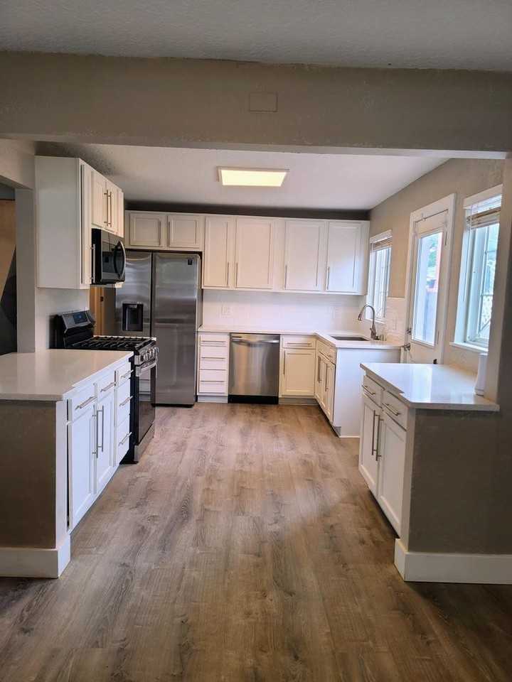 1020 Indiana St Se - Photo 2 of 25