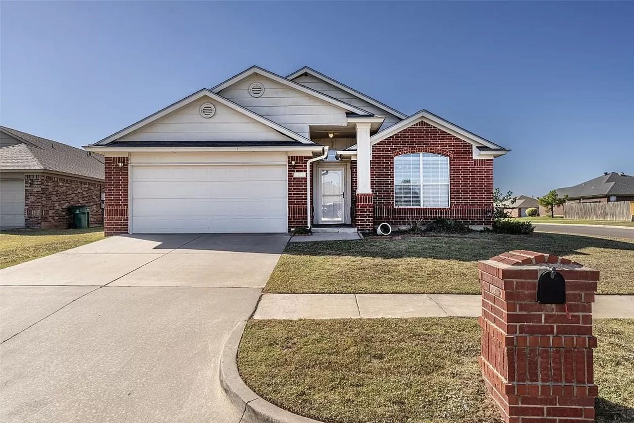 10301 Plymouth Ct - Photo 2 of 12