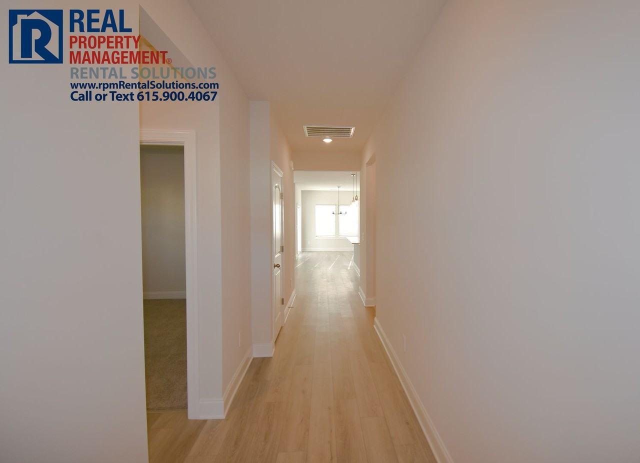 3733 Lantern Ln - Photo 3 of 21