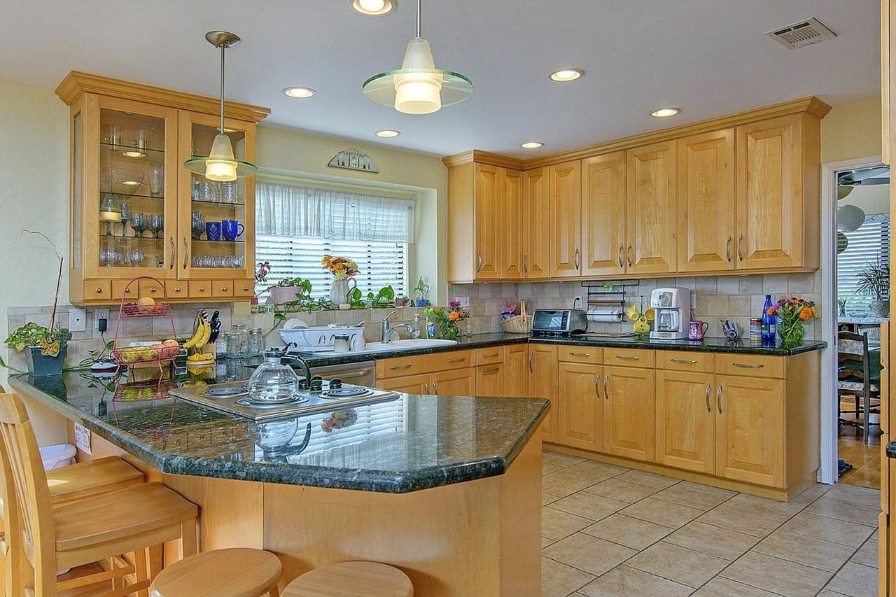 1165 Valencia Dr - Photo 3 of 14