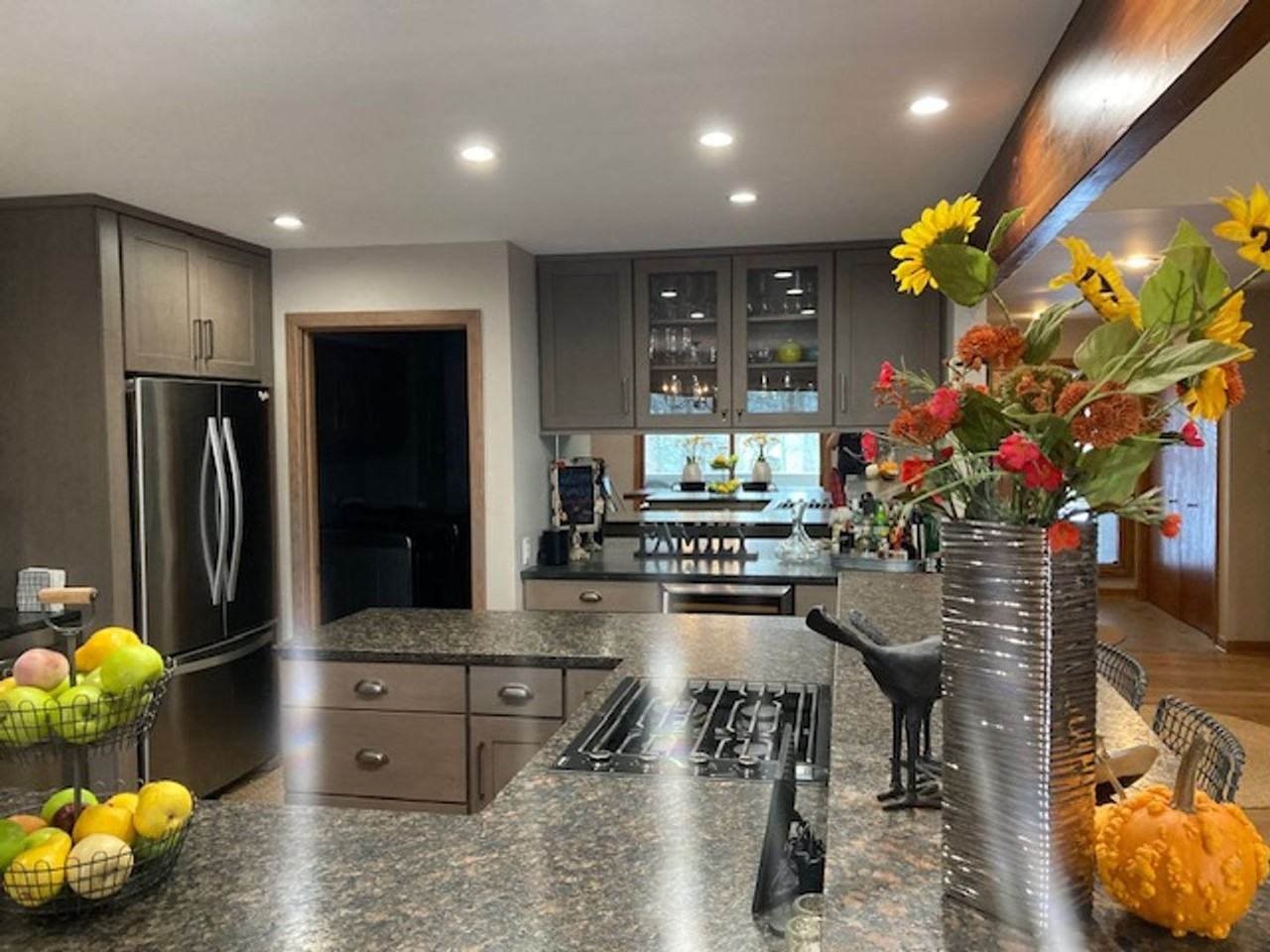 6245 Summit Ct - Photo 3 of 27