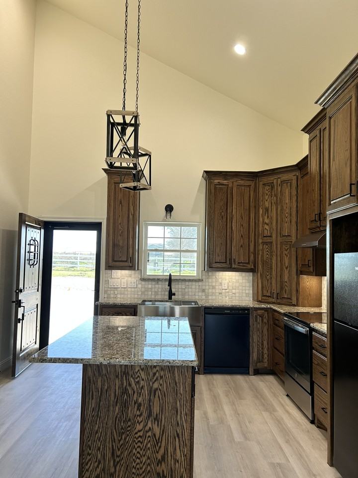 483 Rs County Road 1605 - Photo 3 of 29