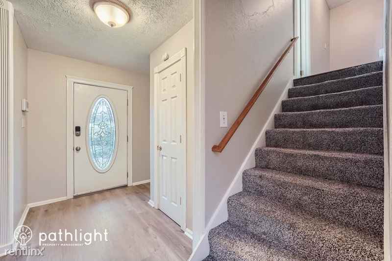 940 Highview Dr Se - Photo 2 of 22